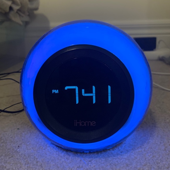 iHome clock - Picture 1 of 4